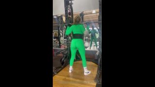 Brookie Little - brookielittle33 () Brookielittle - squats and more squats in my tight green leggings 30-05-2022-2