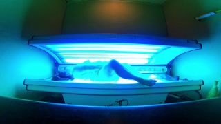 Sexy BBW Playing Public Tanning Bed BBW!-5