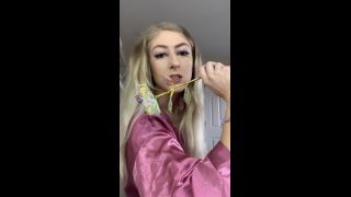  feet porn | footbaddie  Fuxk you pay me…. DUH  | footbaddie-5