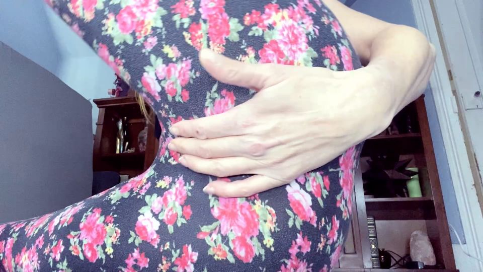 porn clip 40 QueenMotherSoles - Mommy Leggings Sniff My Ass - FullHD 1080p | femdom pov | pov royal fetish xxx