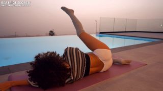 Beatrice Segreti Sunset Stretch & Yoga with Bea 1080p-5