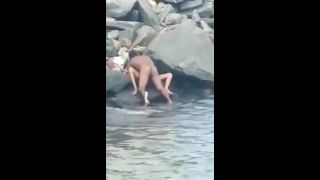 free adult clip 38  Hot teen couple caught fucking on the beach, beach sex on teen-1