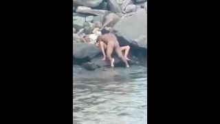 free adult clip 38  Hot teen couple caught fucking on the beach, beach sex on teen-2
