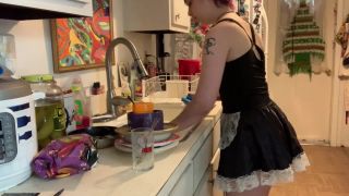 Maid Doing Dishes Webcam-3