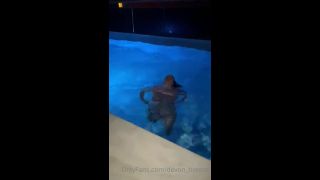 Devon Breeze Devonbreeze - playing in the pool last night ill be live again tonight around ish 16-09-2020-1