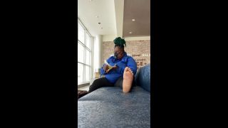 hardcore Beautyful_footsies aka bfootsies - 06-25-2020 OnlyFans Video - Airport blues video Beautyful_footsies-0