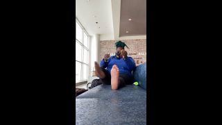 hardcore Beautyful_footsies aka bfootsies - 06-25-2020 OnlyFans Video - Airport blues video Beautyful_footsies-1