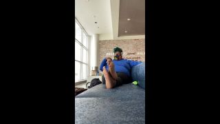 hardcore Beautyful_footsies aka bfootsies - 06-25-2020 OnlyFans Video - Airport blues video Beautyful_footsies-2