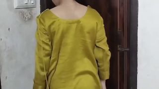 Real Homemade Aunty ko saman dene ke bahane pel diya-1