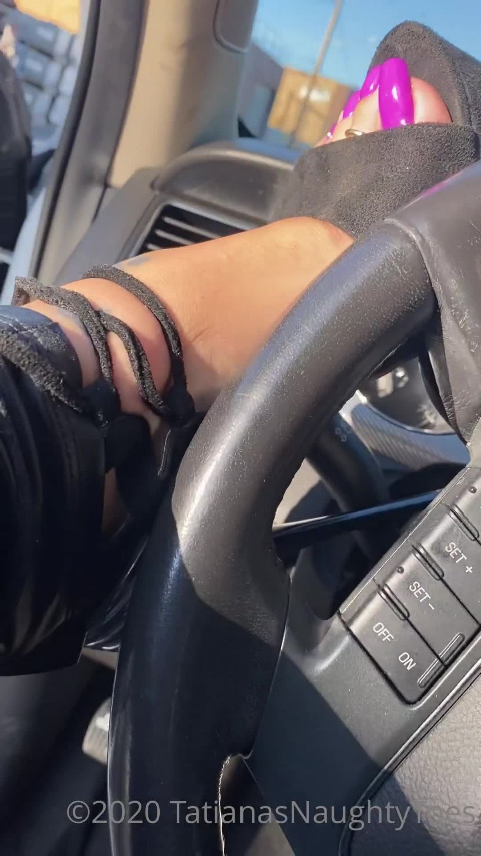 TATIANA - tatianasnaughtytoes () Tatianasnaughtytoes - new purple pedicure shiny leggings in my car showing off my black inch h 18-09-2020