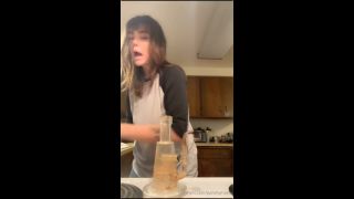 fetish Punchy Mama Punchy Mama aka punchymama - 09-14-2024 OnlyFans Video - Some Stoner Content New Dabs This Oregon weed is the shit video-5