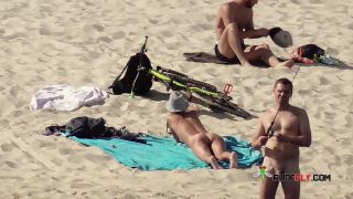Long haired hottie shows her goods at the plage-4