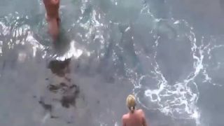 Voyeur stumbled on a beach blowjob-1