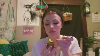 Anya Ivanovna - nya ivanovna asmr kiwi eating-3