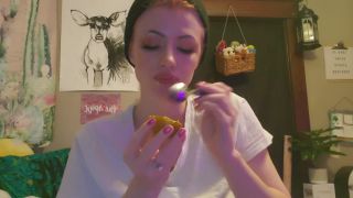 Anya Ivanovna - nya ivanovna asmr kiwi eating-6