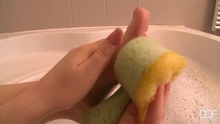 free adult video 29 foot fetish por femdom porn | 7321 Choky Ice and Alessandra Jane Toe Time in the Tub | foot fetish-0