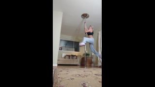 LouLou Petite Louloupetite - pole dancing in pj bottoms can always look sexy when you have the magic lol 23-03-2018-2