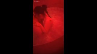 Je le mange dans le spa remplis damour-1