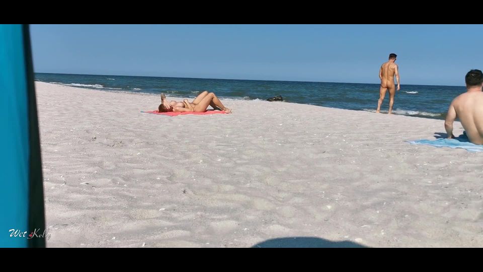 Sharing My Girl With A Stranger On The Public Beach Threesome WetKelly 1080p