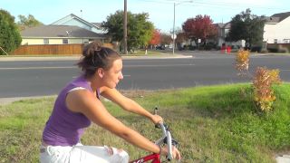 Mariah Leonne - EXTREME Risky Public Roadside Facial - Public-9