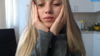 Brilliantvictoria – 20 yo slender Vi goes solo in her kitche-0