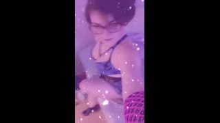 Housewives Slutty Rocker Shows Off-3