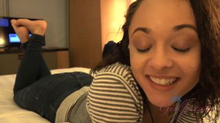 Video Holly Hendrix Virtual Vacation London #1 4/6 2160p UltraHD/4K-0