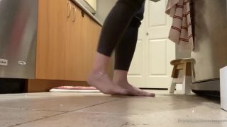 Onlyfans - Beneathmytoes - minutes You get to watch me kinda dance and clean my fridge - 26-04-2020-2