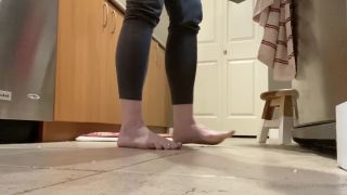 Onlyfans - Beneathmytoes - minutes You get to watch me kinda dance and clean my fridge - 26-04-2020-3