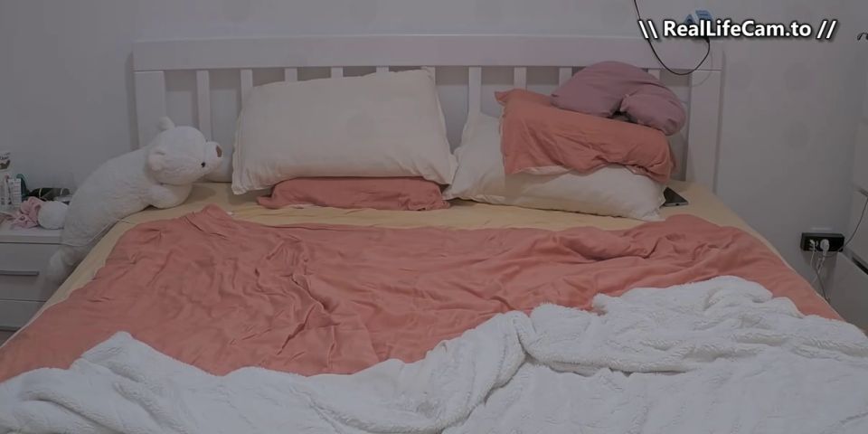 2025 RealLifeCam: Dasha & Sasha's Sofa Sex & Blowjob [SD 604p]