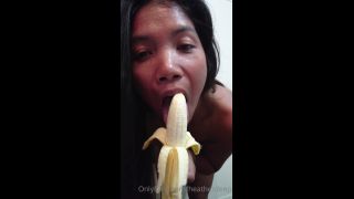 Onlyfans - heatherdeep - Hi boy I just want to show you how I like to eat a banana banana bananagirl deep throat - 06-03-2021-3