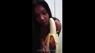 Onlyfans - heatherdeep - Hi boy I just want to show you how I like to eat a banana banana bananagirl deep throat - 06-03-2021-4