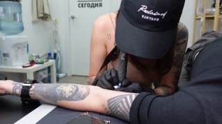 Risky Fucked In The Tattoo Studio Of A Sexy Tattoo Artist 1080p-0