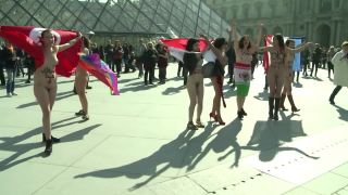 Protesta desnudas en Paris-9