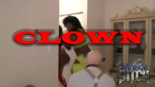 Chubby trans diva Big Dick Bitch 3some with dwarf clown and her trans ...-0