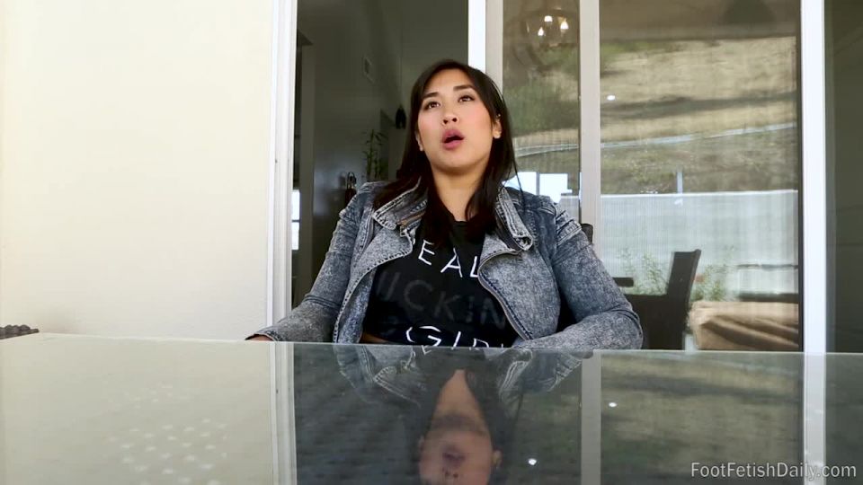 Mia Li Behind The  Scenes