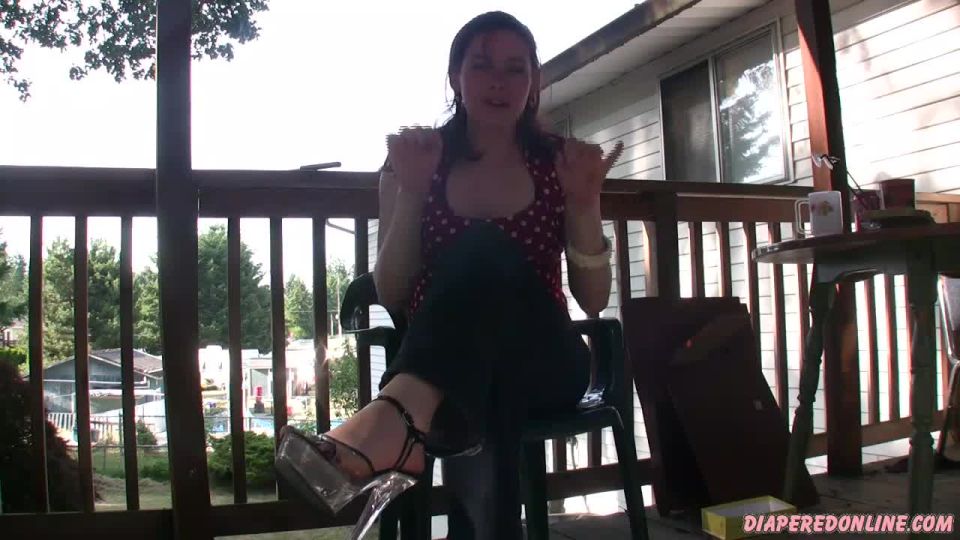 Diaperedonline2Savannah Savannah POV Diapered in Backyard
