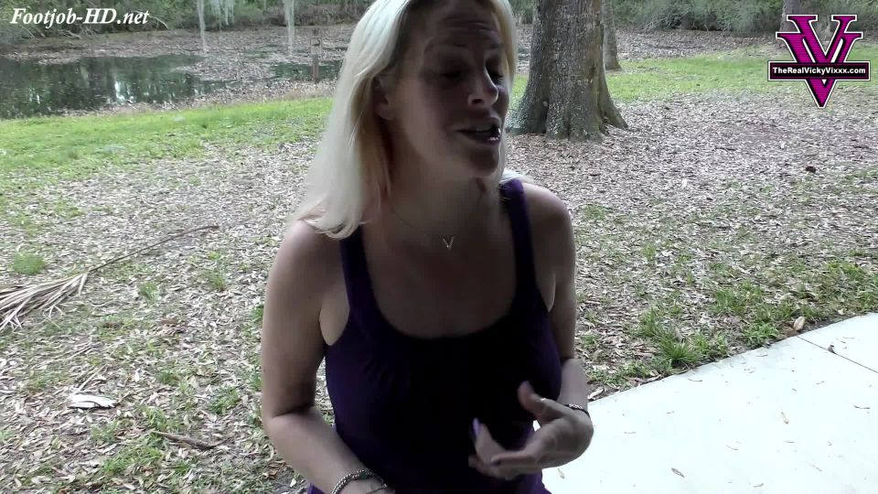 Soccer mom footjob bribe – Vickys Fetish Fun foot Vicky Vixxx