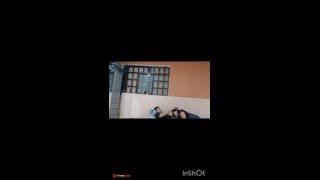 Le ofrezco sexo oral a un desconocido en el parque hasta que se corre en mi boca.-0